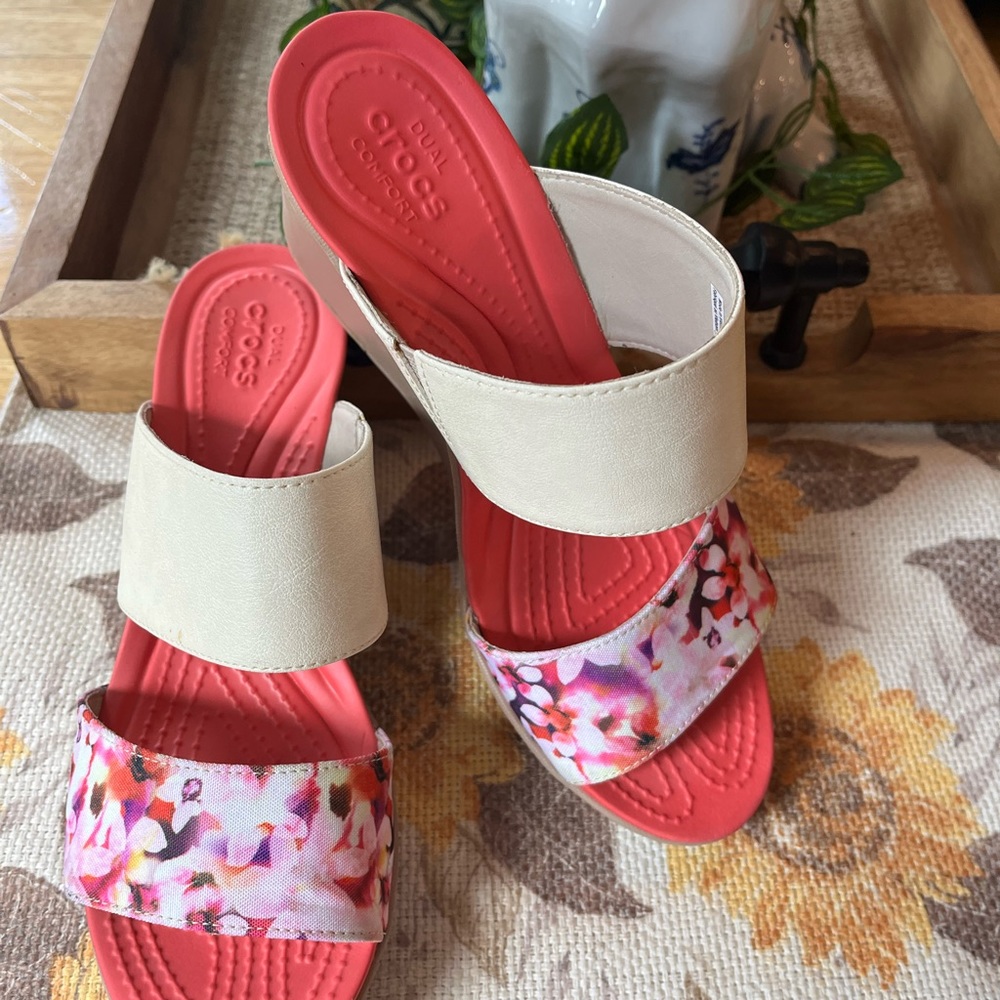 SUPER CUTE floral CROCS